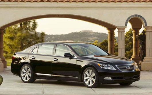 Lexus LS представлен на суд потребителей